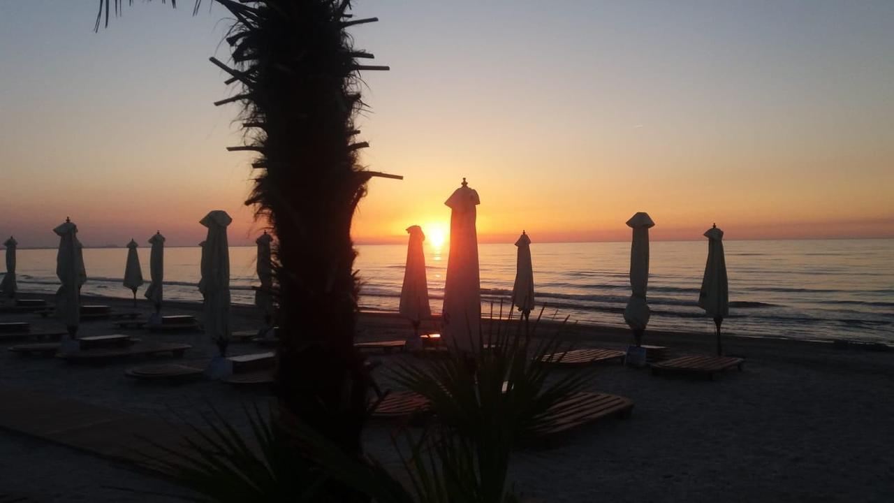 Frontal View By Twin Residence Mamaia Exteriör bild