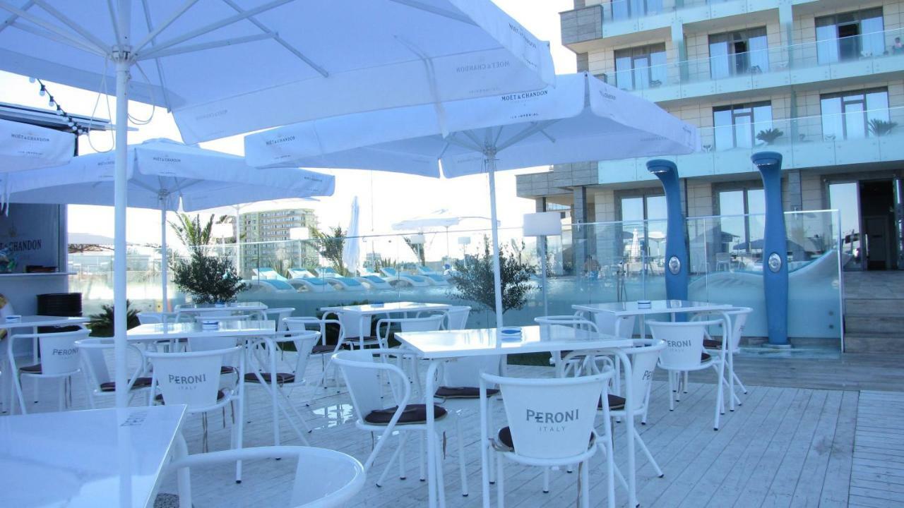 Frontal View By Twin Residence Mamaia Exteriör bild